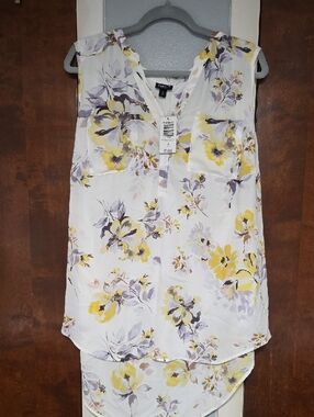 NWT SIZE 2 Torrid Harper Ivory Floral Pullover with Yellow and Lavender Bloom